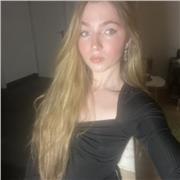 Titulada en Traducción e Interpretación de Inglés y Alemán, estudiante del Máster de Profesorado para educación Secundaria